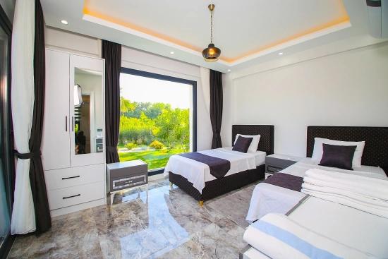 Köyceğiz Toparlarda Satılık Ticari İmarlı Arsa